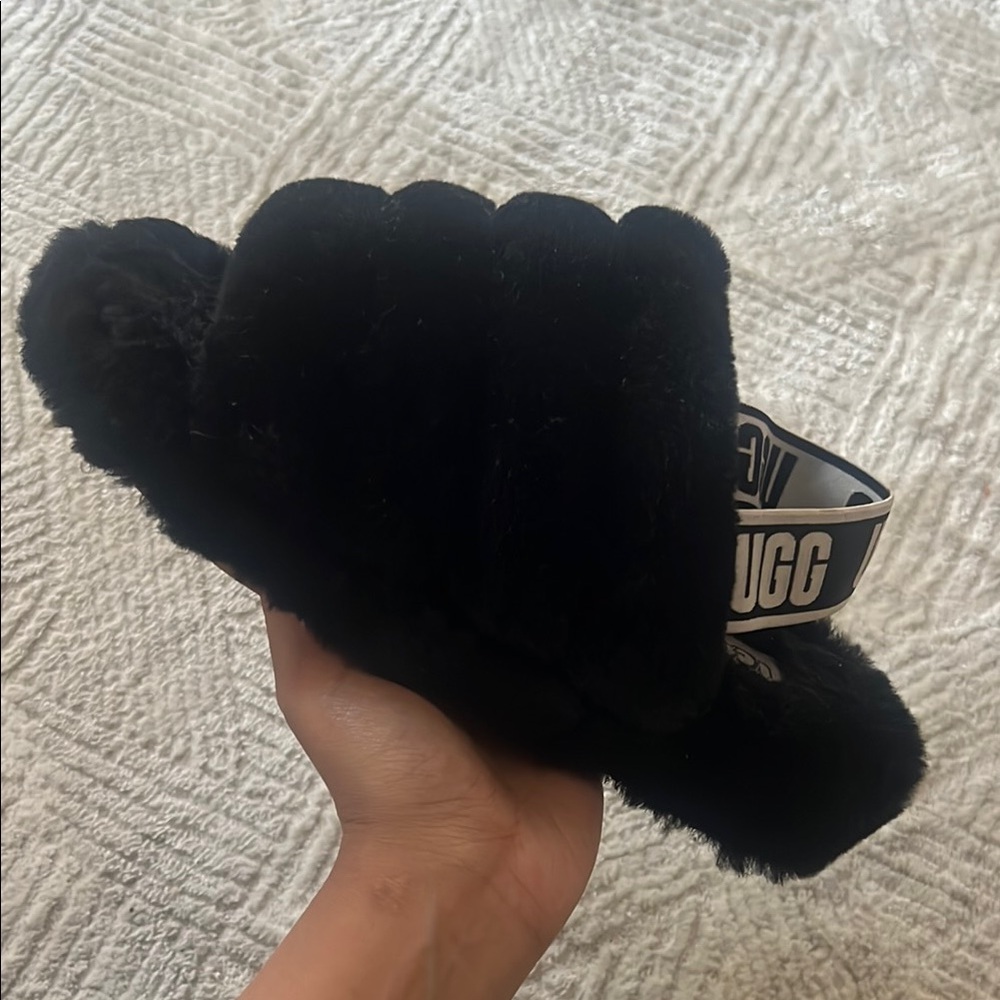 Women’s UGG Black Fluffy Slides